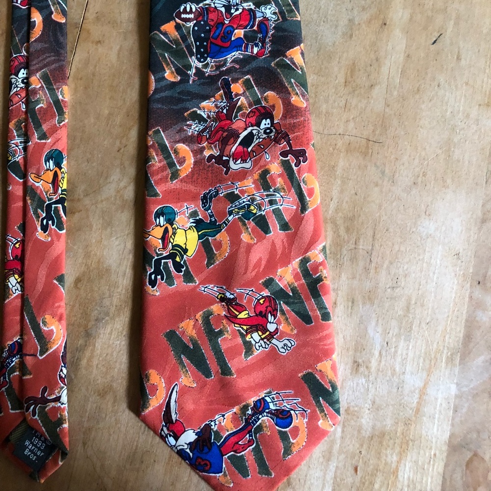 Looney Tunes x NFL Vintage Tie!!